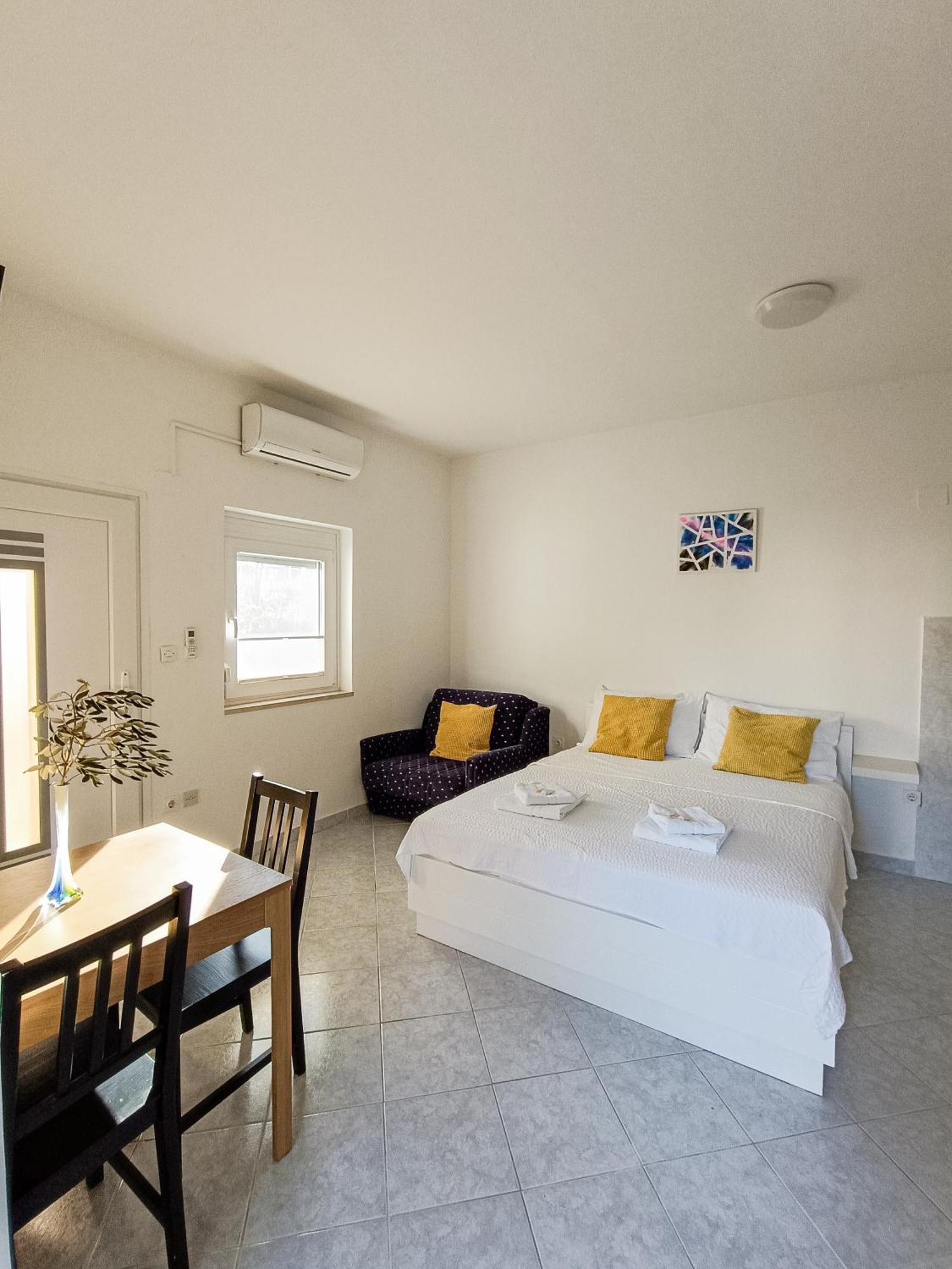 Apartments Frank Шіло Екстер'єр фото